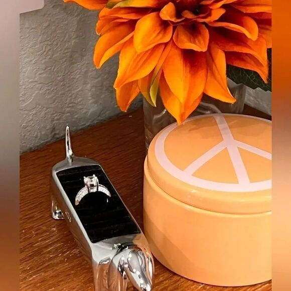 NWOT Silver Size 7 Gorgeous Ring with lots of bling, - Picture 1 of 12